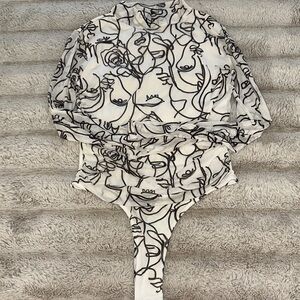 Pretty Little Thing US 8 size Abstract Black and White Bodysuit used